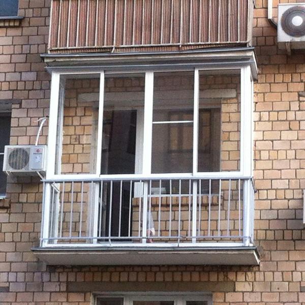 Французское остекление балкона от пола до потолка с ограждением в Видное